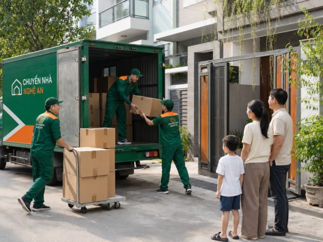 Đội ngũ Chuyển Nhà Nghệ An thực hiện dịch vụ chuyển nhà trọn gói tại phường Vinh Phú
